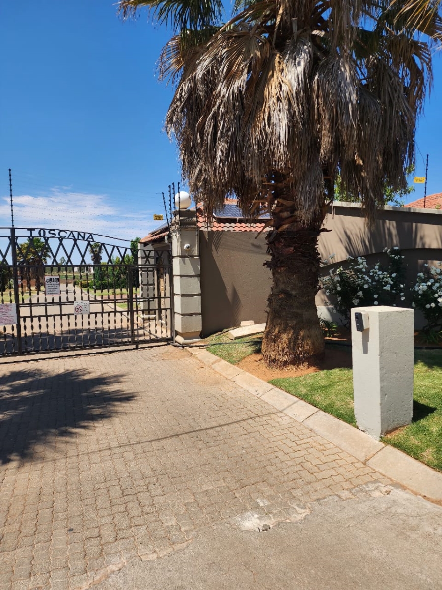 4 Bedroom Property for Sale in Flamwood North West